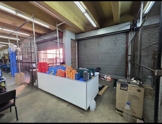 3,434M² WAREHOUSE FOR SALE IN AMALGAM